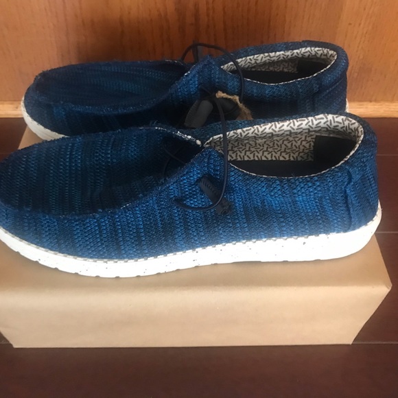 "Brand-New" ON SALE NOW SEVEN -7 MALIBU slip on sneakers 60% DISCOUNT - Picture 10 of 10